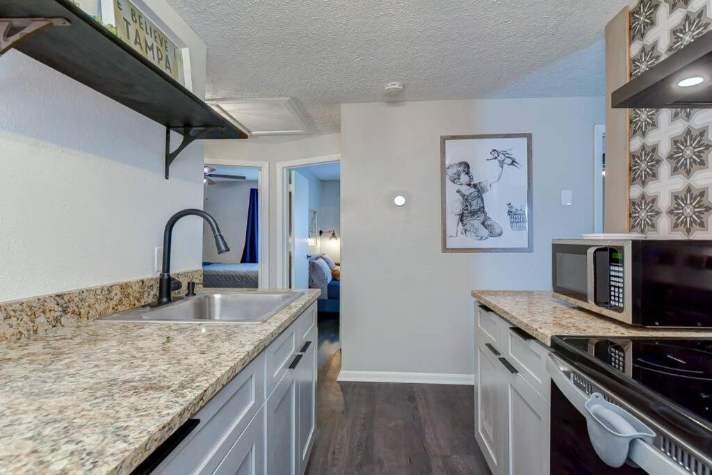》Executive Apartment Near Armature Works-Room For Six, Full Kitchen《 탬파 외부 사진